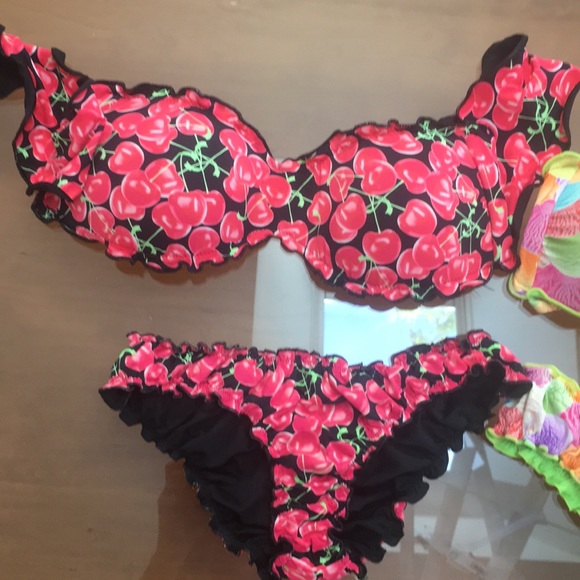 Two Calzedonia swim suits - Picture 2 of 8